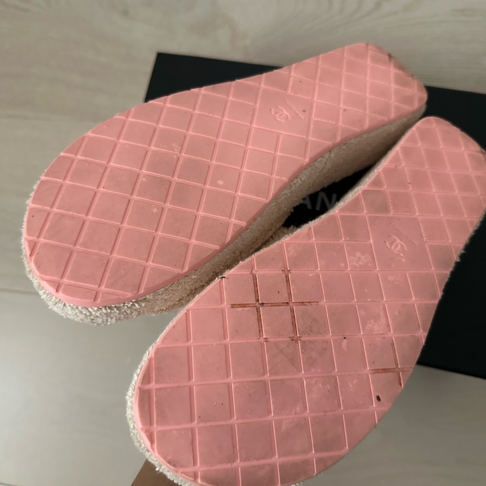 Chanel Blush and Pink Terrycloth Slides sz 41 - Picture 4 of 11